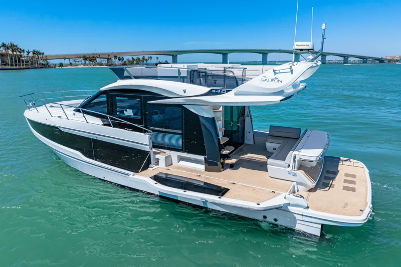 Slide: The Image of Galeon 440 FLY 2025 - 25