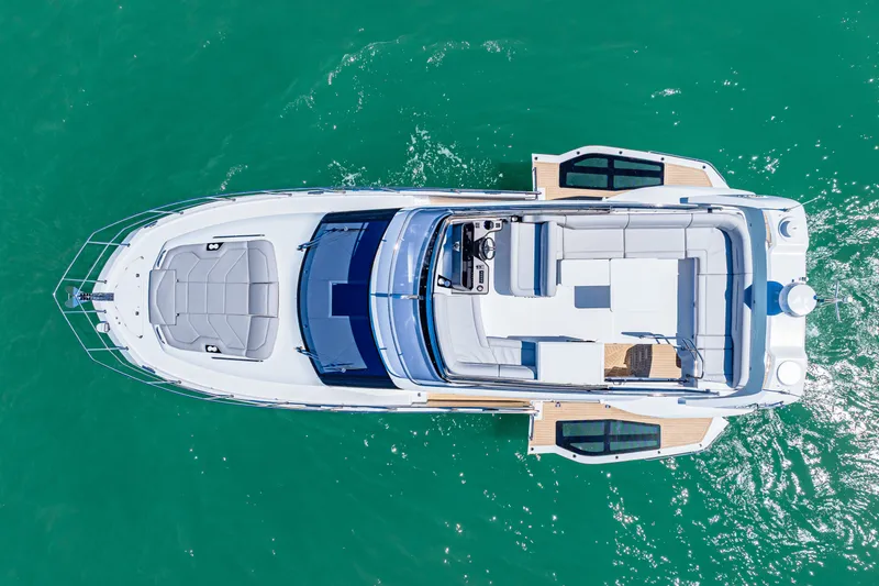 Slide: The Image of Galeon 440 FLY 2025 - 30