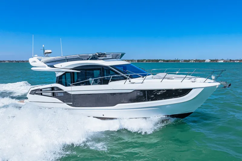 Slide: The Image of Galeon 440 FLY 2025 - 36