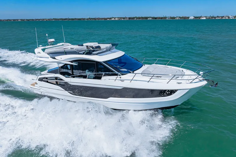 Slide: The Image of Galeon 440 FLY 2025 - 37