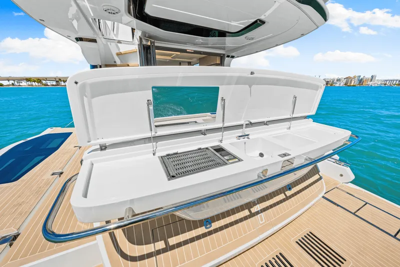 Slide: The Image of Galeon 440 FLY 2025 - 55