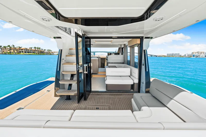 Slide: The Image of Galeon 440 FLY 2025 - 57