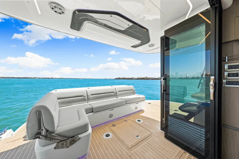 Slide: The Image of Galeon 440 FLY 2025 - 61