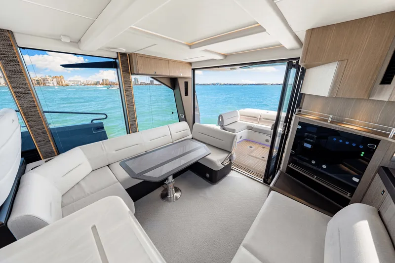 Slide: The Image of Galeon 440 FLY 2025 - 65