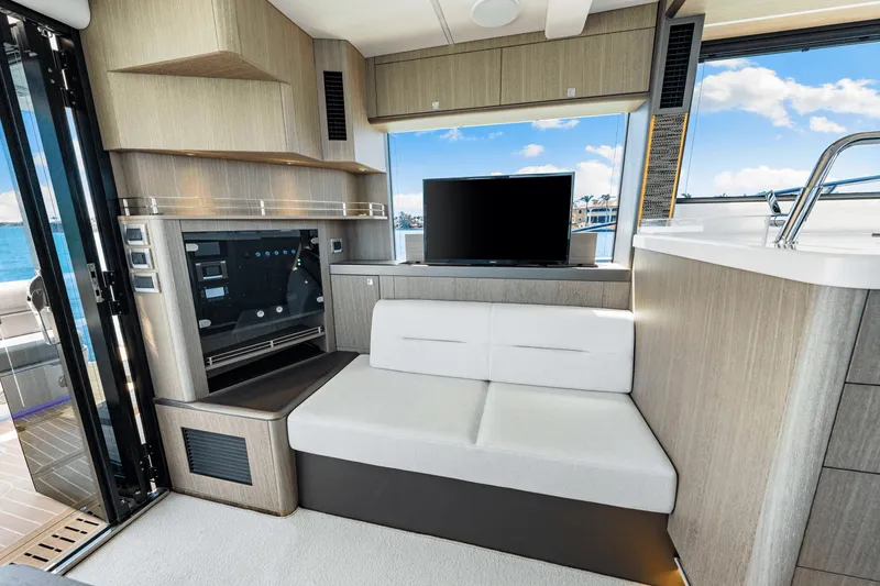Slide: The Image of Galeon 440 FLY 2025 - 67