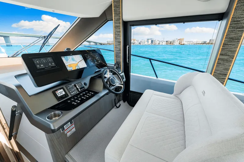 Slide: The Image of Galeon 440 FLY 2025 - 69