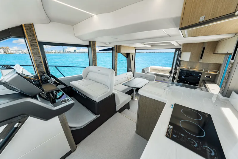 Slide: The Image of Galeon 440 FLY 2025 - 72