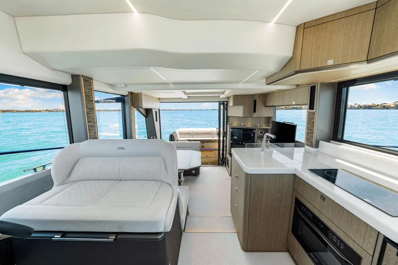 Slide: The Image of Galeon 440 FLY 2025 - 73