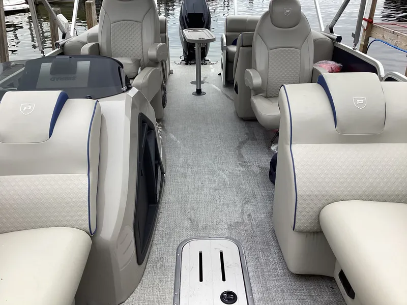 Slide: The Image of Premier 230 Solaris RF 2023 - 18