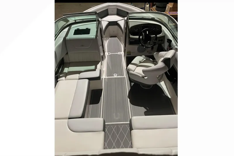 Slide: The Image of Regal 2100 Bowrider 2013 - 29