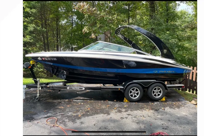 Slide: The Image of Regal 2100 Bowrider 2013 - 33
