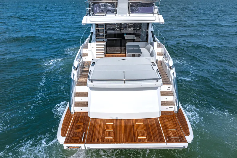 Slide: The Image of Azimut S6 2025 - 17