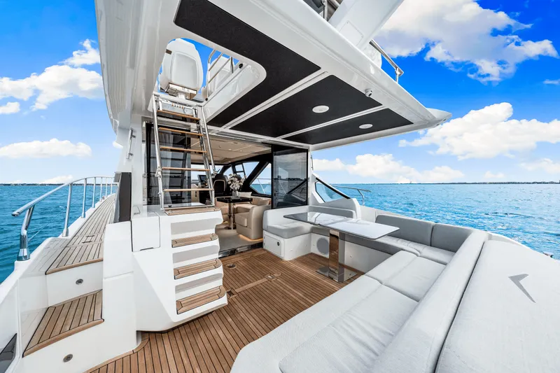 Slide: The Image of Azimut S6 2025 - 43