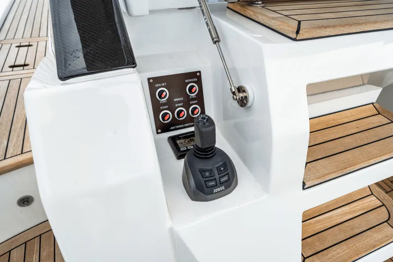 Slide: The Image of Azimut S6 2025 - 50