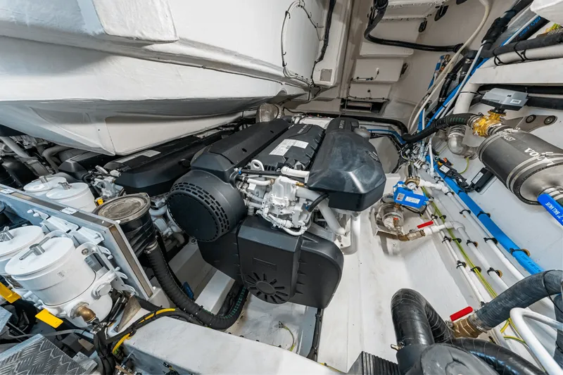 Slide: The Image of Azimut S6 2025 - 95