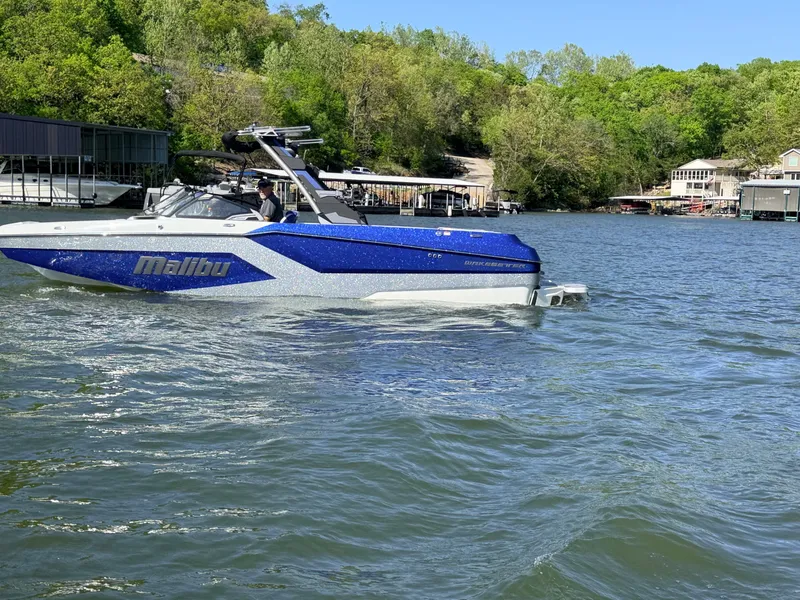 Slide: The Image of Malibu Wakesetter 24MXZ 2026 - 1