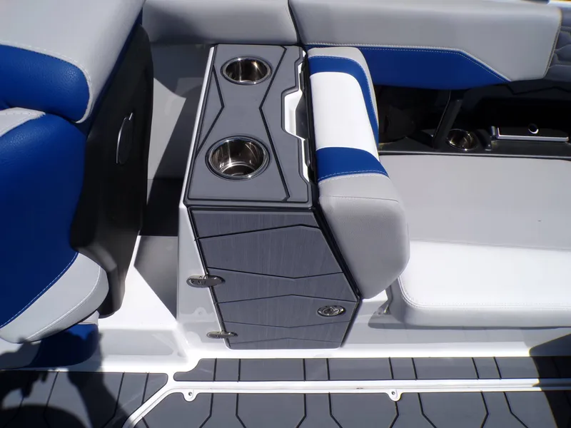 Slide: The Image of Malibu Wakesetter 24 MXZ 2026 - 14