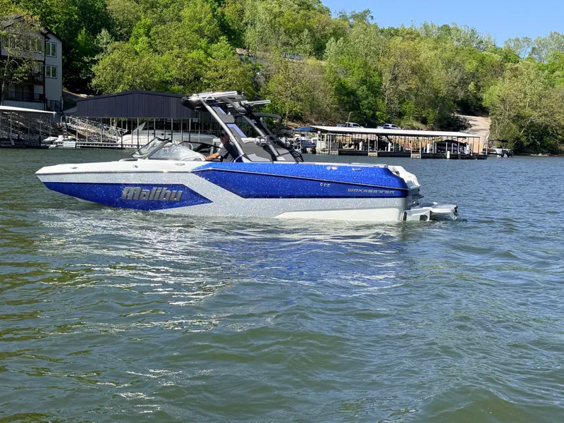 Slide: The Image of Malibu Wakesetter 24MXZ 2026 - 4