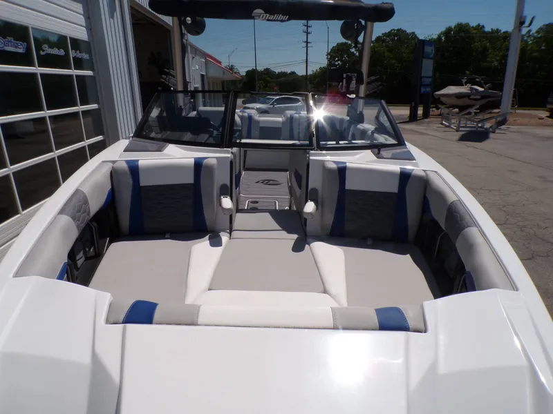 Slide: The Image of Malibu Wakesetter 24 MXZ 2026 - 20