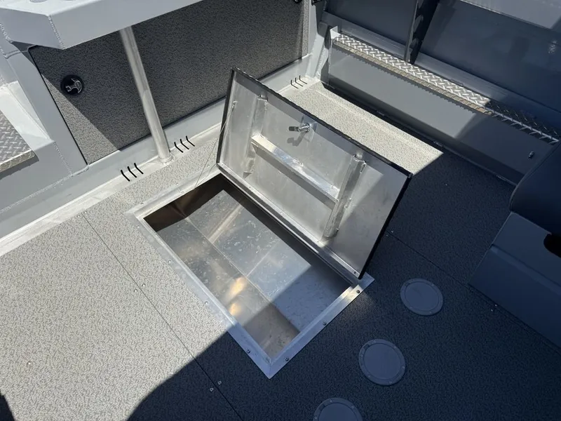 Slide: The Image of Hewescraft 190 Sea Runner 2026 - 12