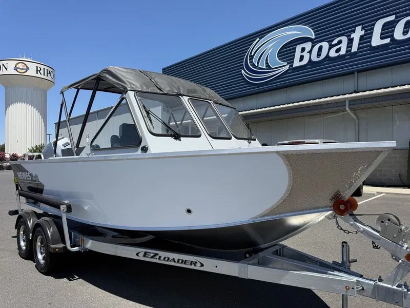 Slide: The Image of Hewescraft 190 Sea Runner 2026 - 3