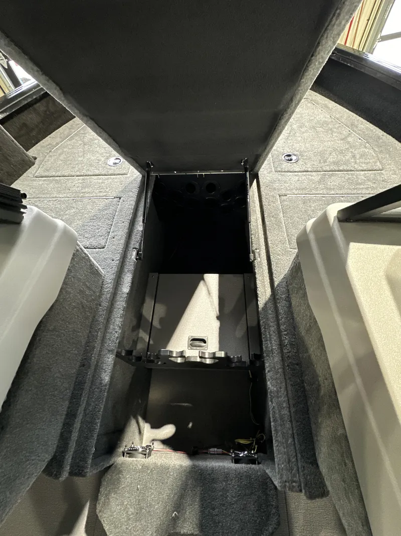 Slide: The Image of Smoker Craft ADV188DC 2025 - 4