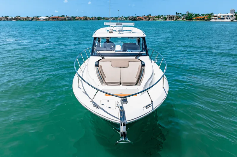 Slide: The Image of Boston Whaler 365 Conquest 2025 - 13