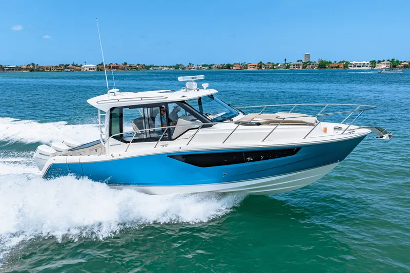 Slide: The Image of Boston Whaler 365 Conquest 2025 - 19
