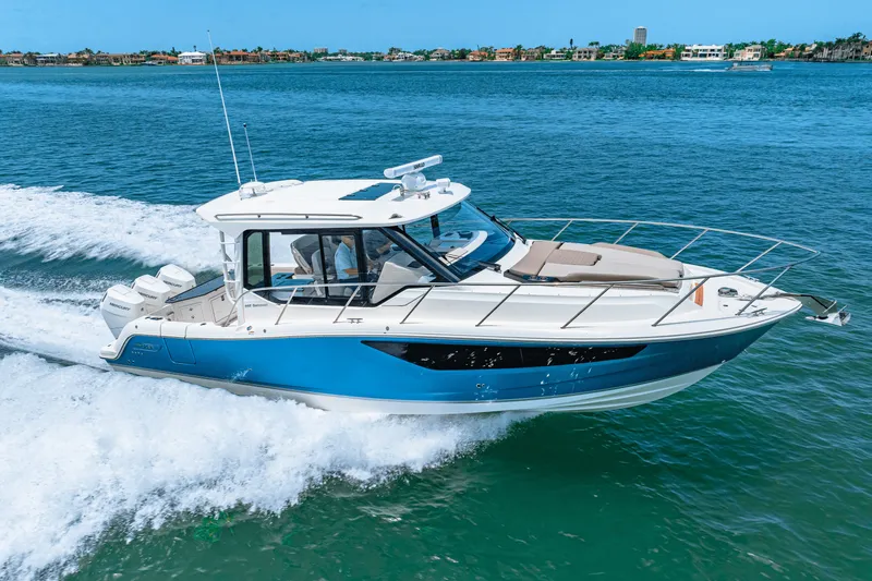 Slide: The Image of Boston Whaler 365 Conquest 2025 - 20