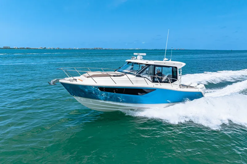 Slide: The Image of Boston Whaler 365 Conquest 2025 - 24