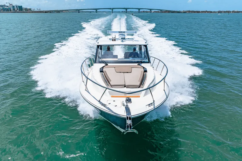 Slide: The Image of Boston Whaler 365 Conquest 2025 - 35
