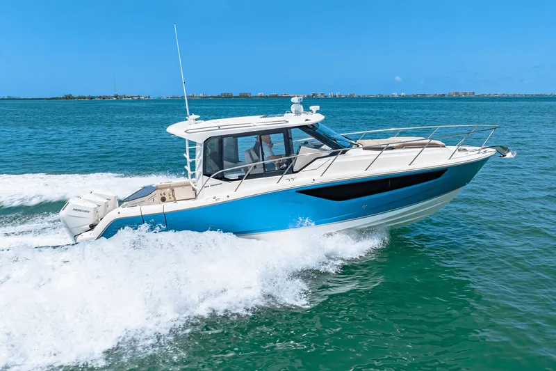 Slide: The Image of Boston Whaler 365 Conquest 2025 - 40