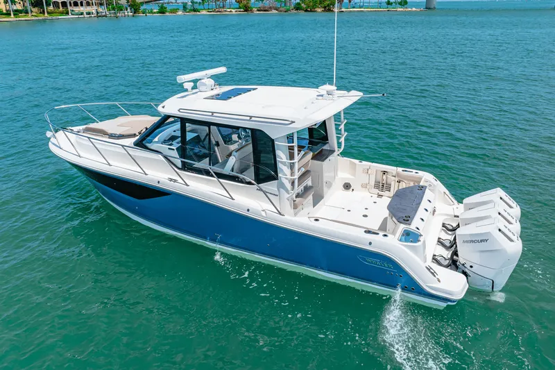 Slide: The Image of Boston Whaler 365 Conquest 2025 - 47