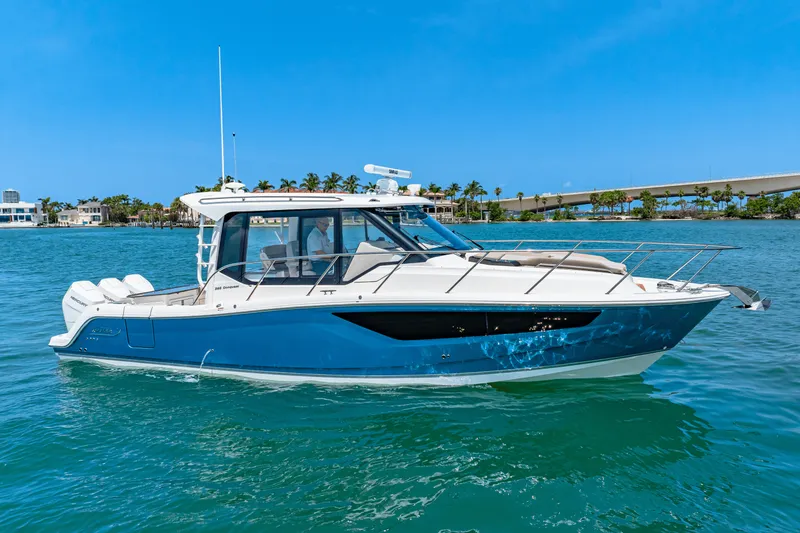 Slide: The Image of Boston Whaler 365 Conquest 2025 - 7