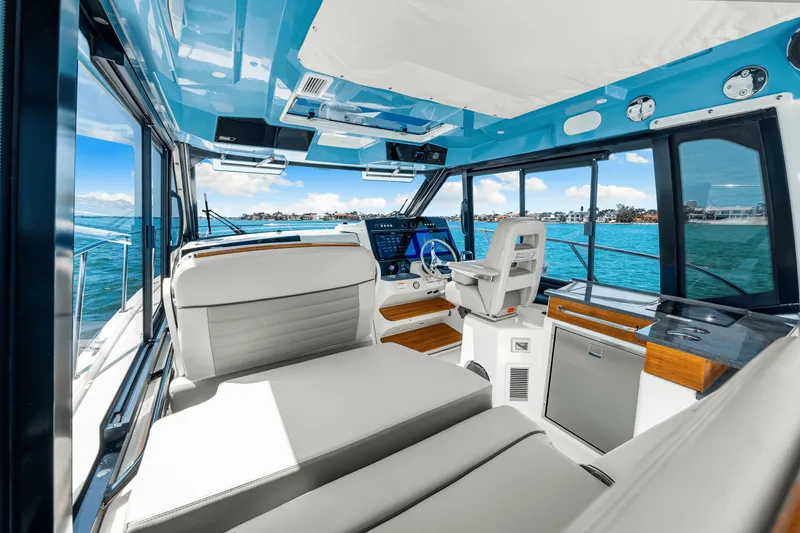 Slide: The Image of Boston Whaler 365 Conquest 2025 - 71
