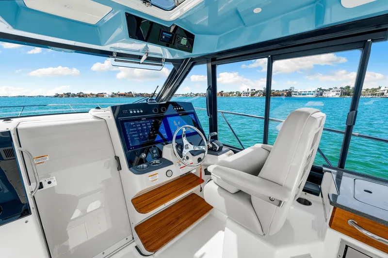 Slide: The Image of Boston Whaler 365 Conquest 2025 - 72