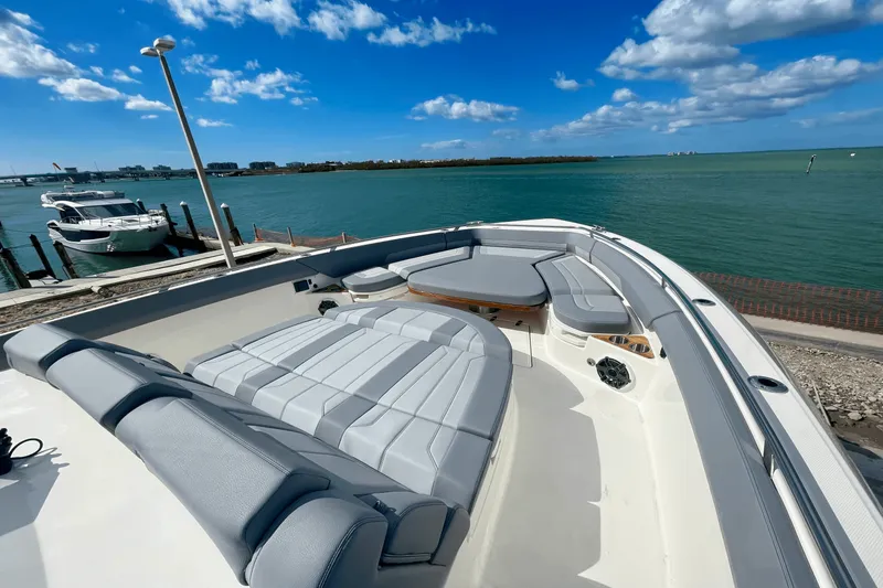 Slide: The Image of Boston Whaler 420 Outrage 2025 - 24