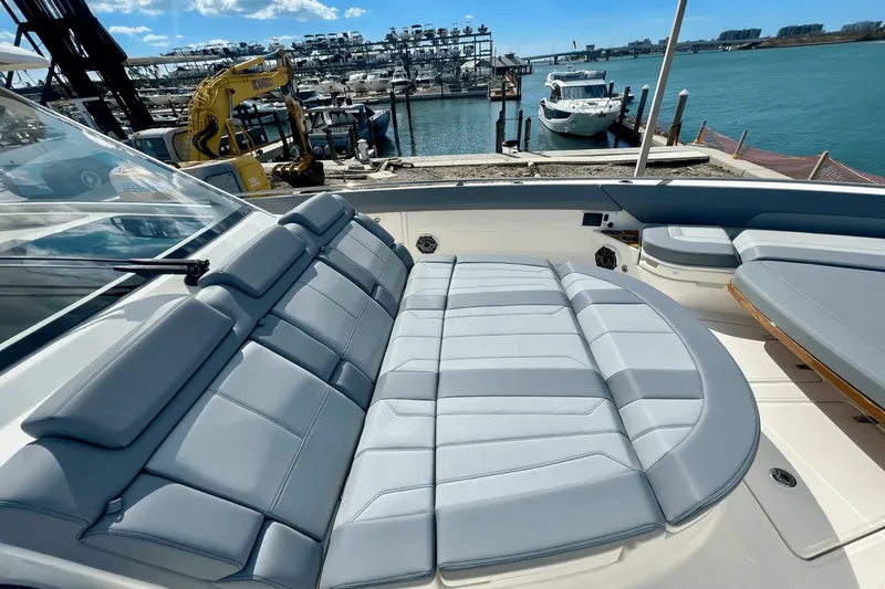 Slide: The Image of Boston Whaler 420 Outrage 2025 - 25