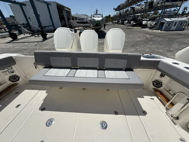 Slide: The Image of Boston Whaler 420 Outrage 2025 - 34