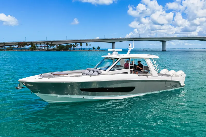 Slide: The Image of Boston Whaler 420 Outrage 2025 - 69