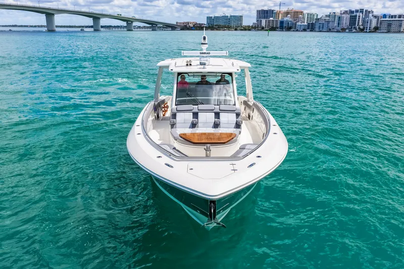 Slide: The Image of Boston Whaler 420 Outrage 2025 - 75