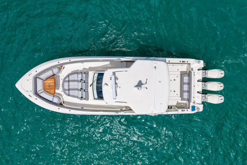 Slide: The Image of Boston Whaler 420 Outrage 2025 - 76