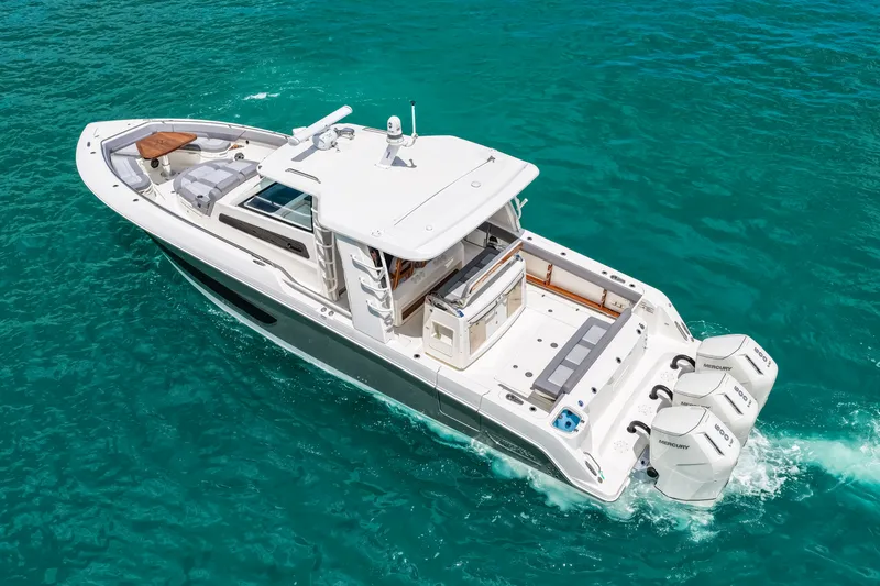 Slide: The Image of Boston Whaler 420 Outrage 2025 - 78