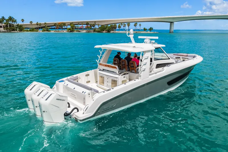Slide: The Image of Boston Whaler 420 Outrage 2025 - 80