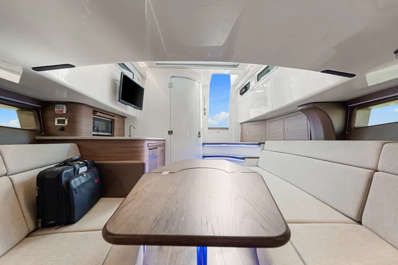 Slide: The Image of Boston Whaler 420 Outrage 2025 - 84