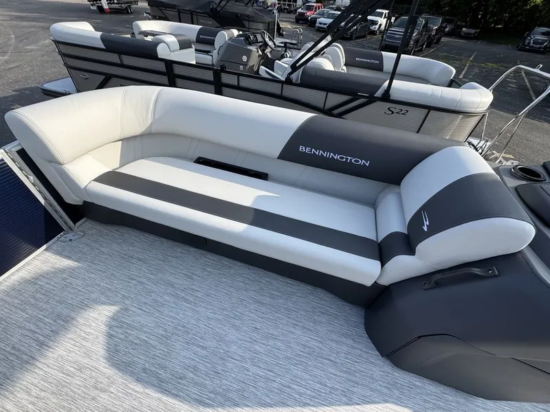 Slide: The Image of Bennington 20 S1 CRUISE 2027 - 17