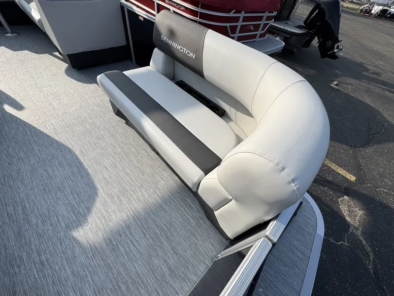Slide: The Image of Bennington 20 S1 CRUISE 2027 - 14