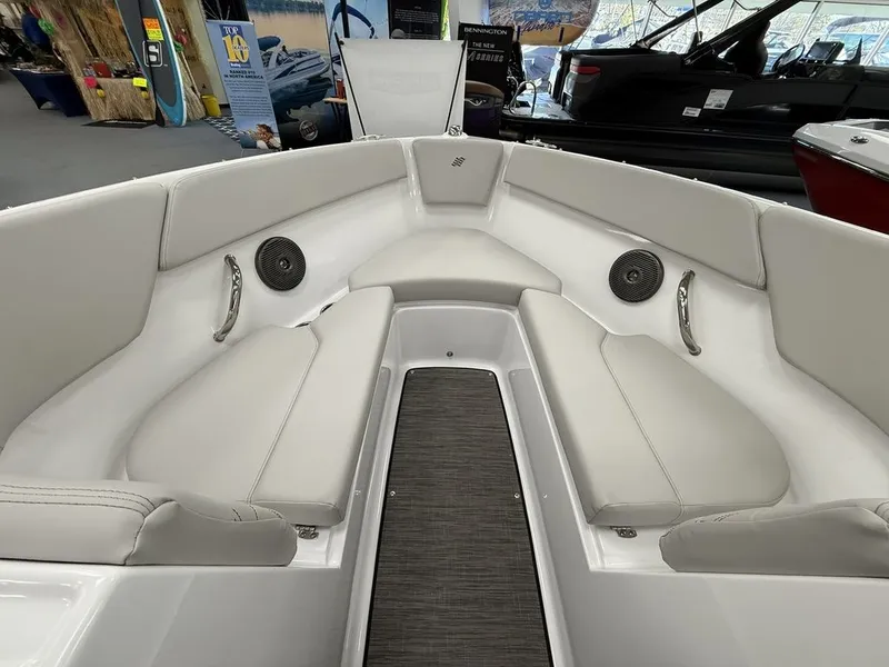 Slide: The Image of Four Winns H1 Freedom 2025 - 12