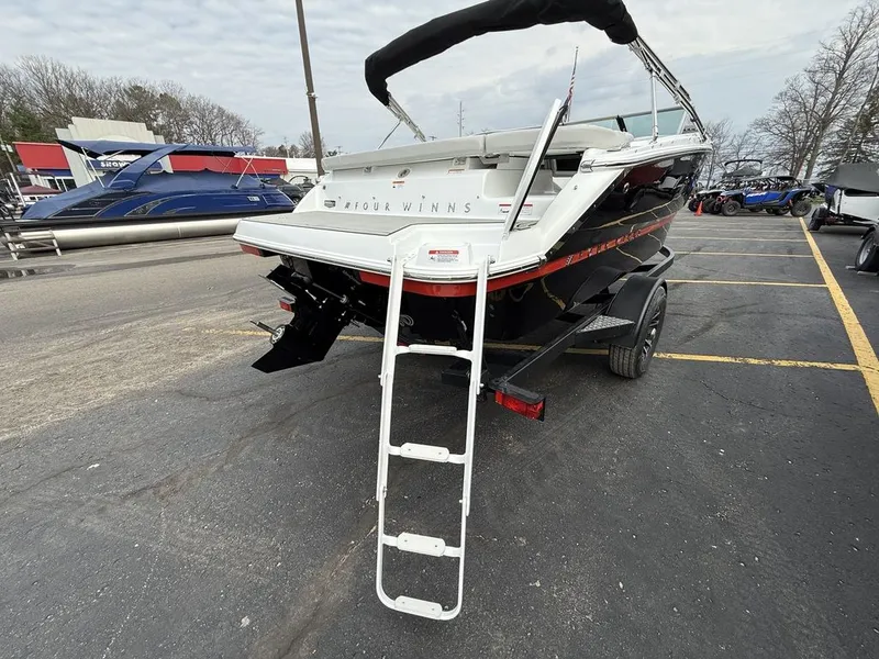 Slide: The Image of Four Winns H1 Freedom 2025 - 19