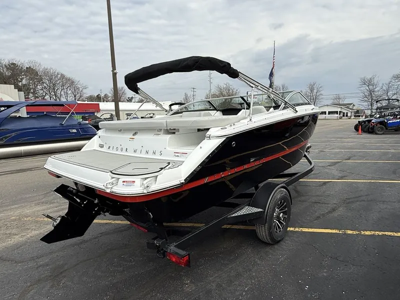 Slide: The Image of Four Winns H1 Freedom 2025 - 3